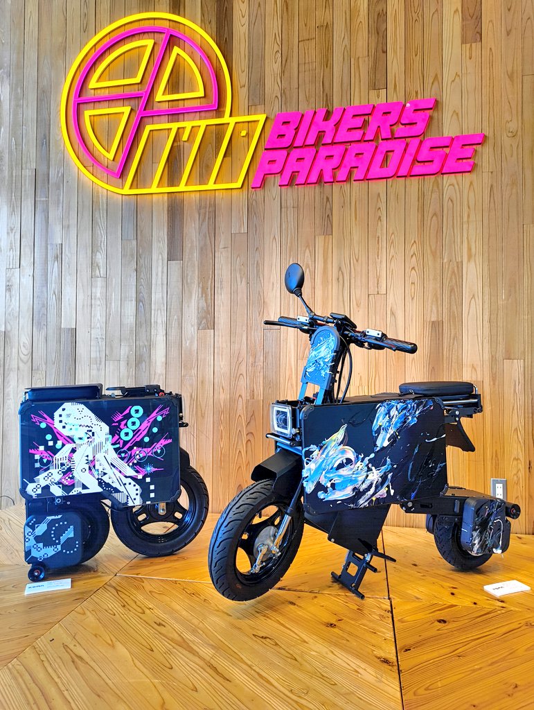 バイクの聖地、バイカーズパラダイス南箱根さんでのアート展示が始まります。

昨年PARCOさん展示でアーティストのお二人とコラボさせていただいた作品です。
<a href="/komiya_ma/">ヘルミッペ / Hermippe</a>　ヘルミッペさん
<a href="/hakuikisiroi/">はくいきしろい</a>　はくいきしろいさん

是非実物を間近でご覧ください！

#ICOMA
#バイカーズパラダイス南箱根