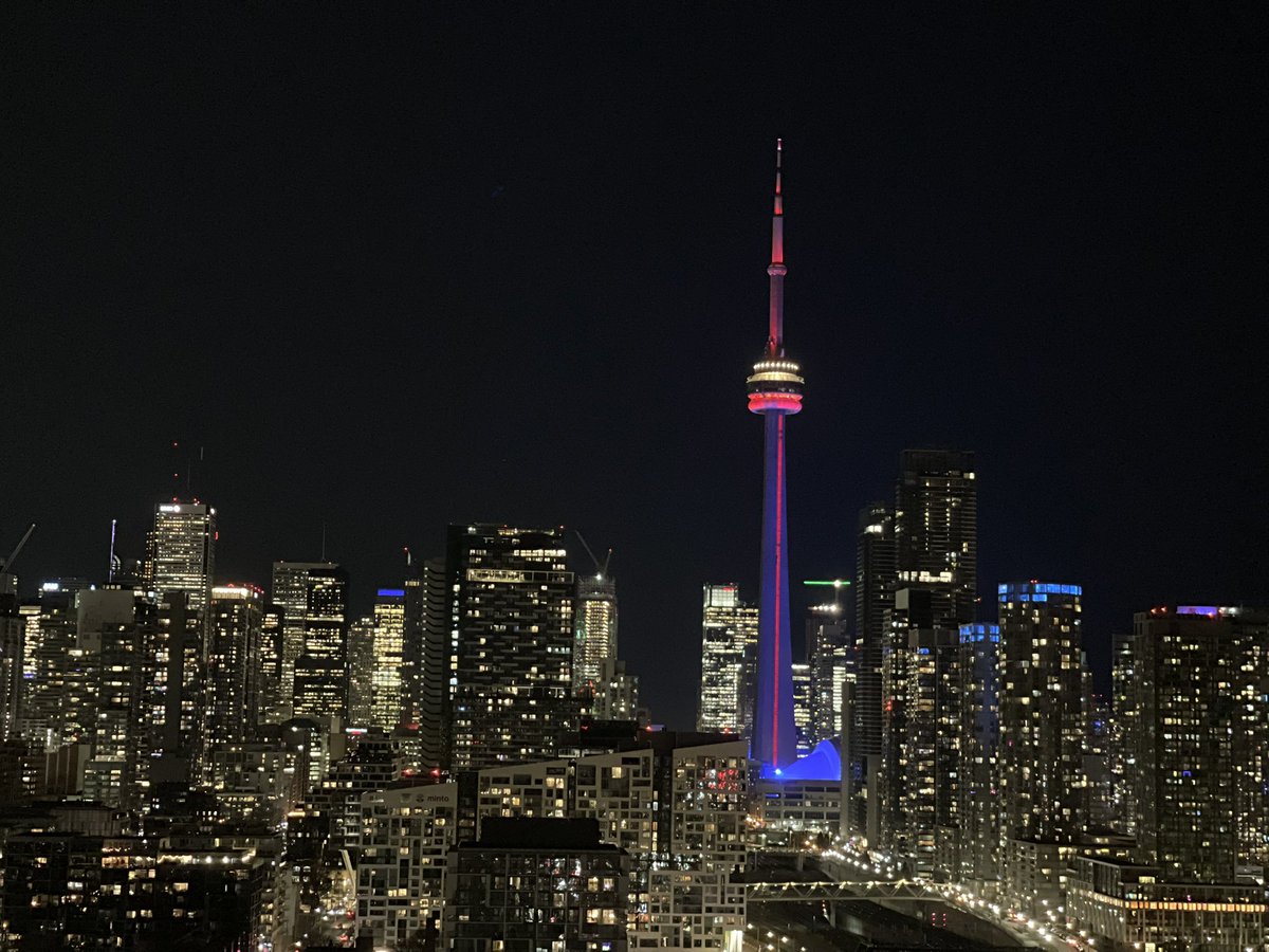 AnatomyII's tweet photo. This city is ridiculous but at least the views are pretty https://t.co/B1wtFZN9Mk