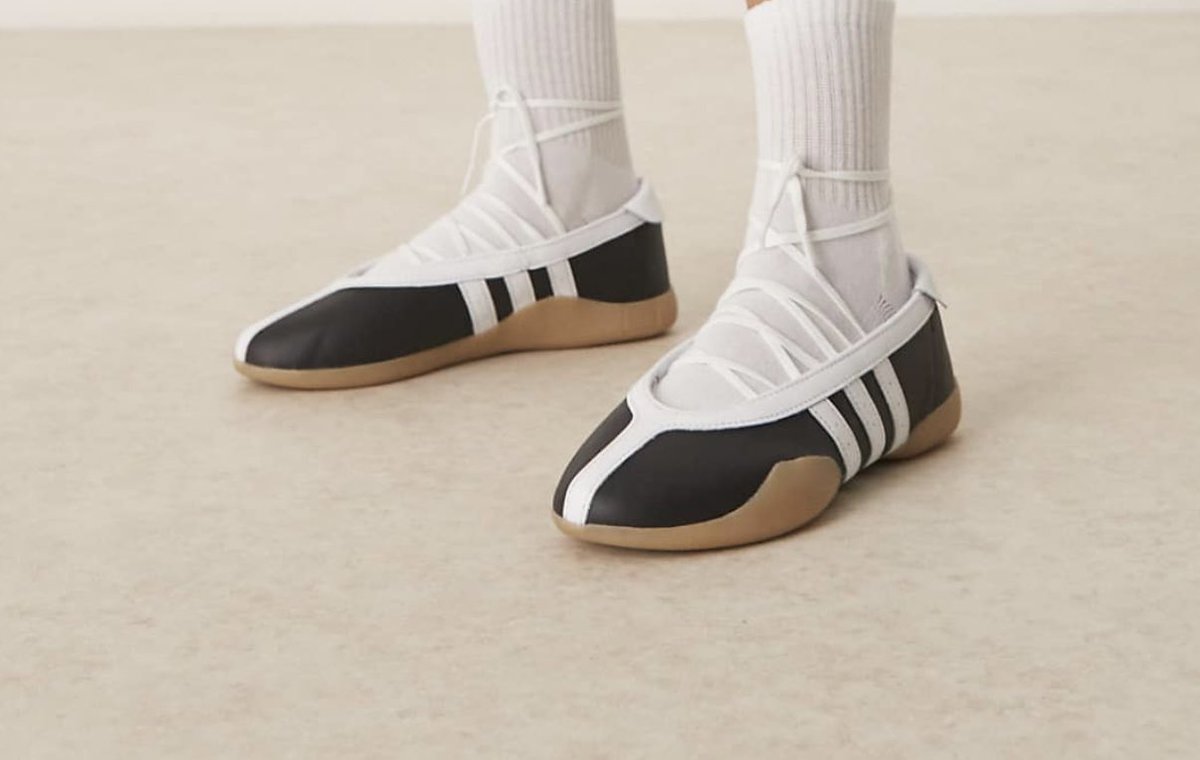 waseeta10's tweet photo. -adidas 
- السعر : 435 ريال .. 

#وسيطة_تسوق
#adidas https://t.co/uEOaZocawH