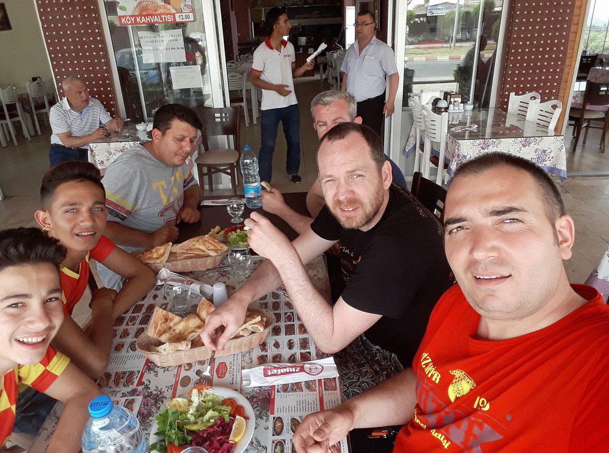 Günaydın hayırlı sabahlar hayırlı cumalar hayırlı işler olsun cümlemize Allah herkesin işini gücünü rast getirsin amin ❤️💛