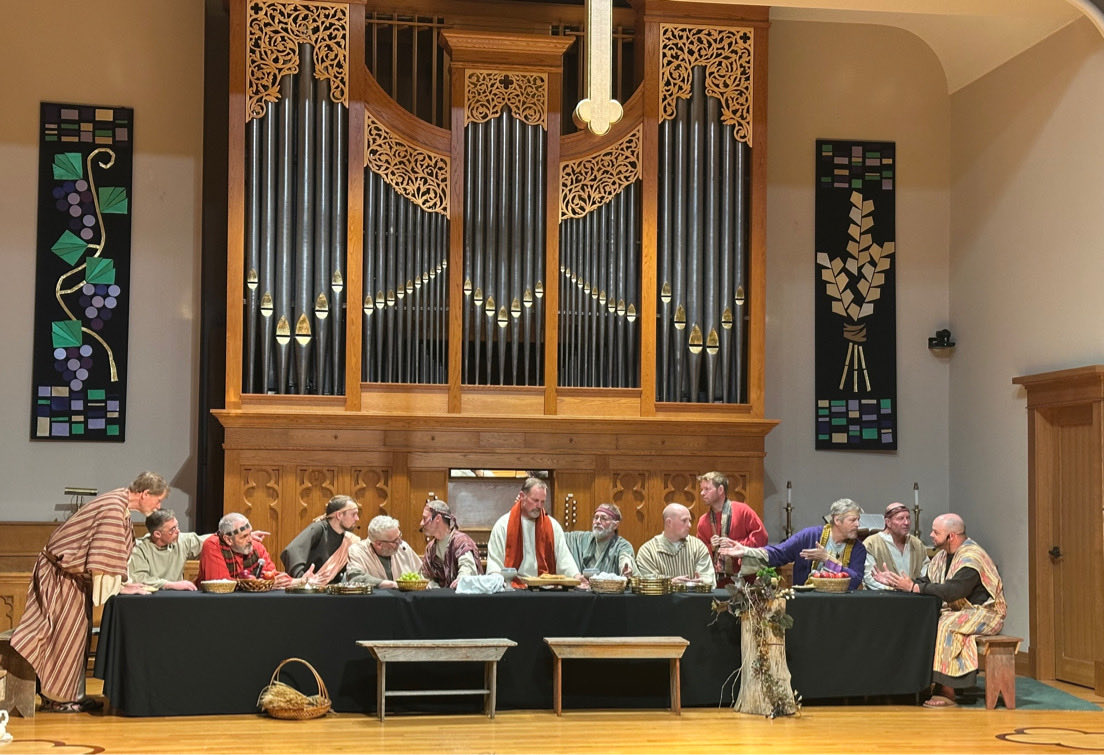 pattenal1's tweet image. Last Supper Da Vinci pose. Great story of hope.