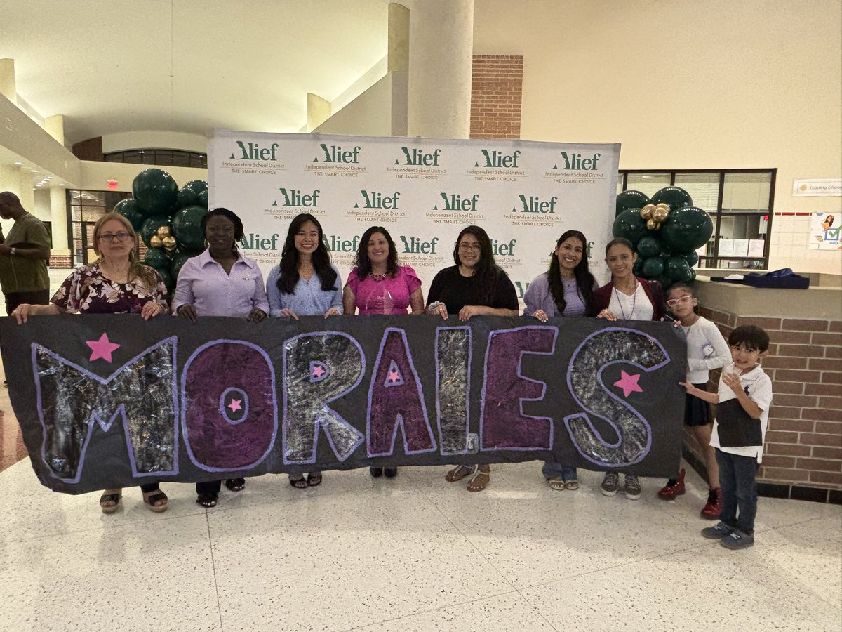 😍🎉 #onceamustangalwaysamustang Congratulations <a href="/Moraleszuniga16/">Morales16</a> <a href="/Martin_Mustangs/">Martin Elementary</a> 2024-2025 Teacher of the Year! 🐴