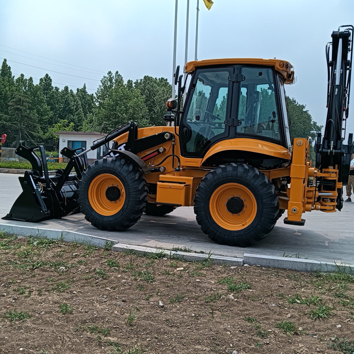 sinoloader's tweet image. JCB4CX model backhoe loaders,with cummins engine,telescopic boom,4whees driving,grab travel models.china top brand.
wa:0086-13275314666
