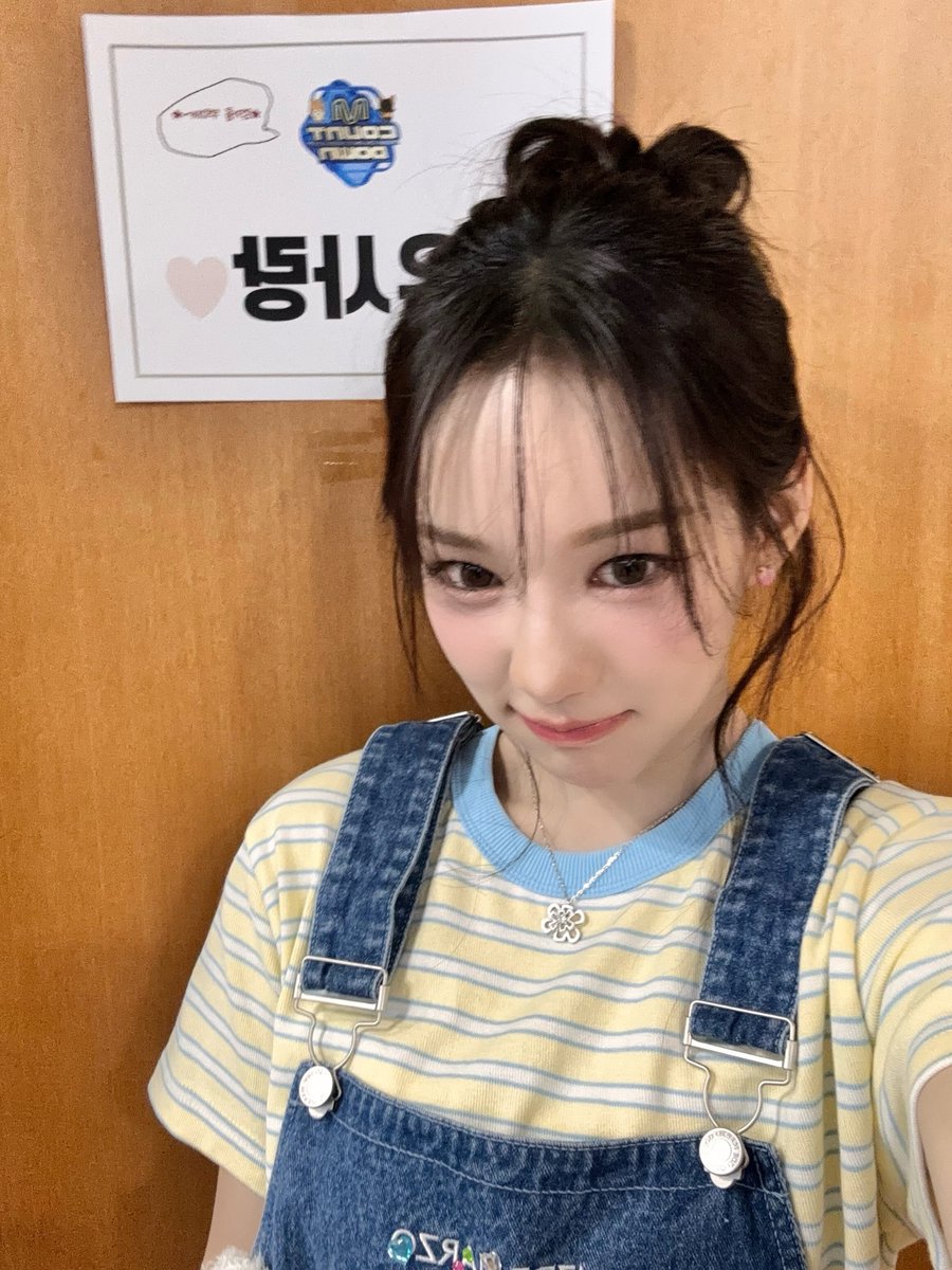 izna_offcl's tweet photo. [izME📮]

나야! 나야 사랑이🍀🤍
사랑 스페셜 MC! 어땠나요?🤭
오래전부터 꼭 해보고 싶었던 엠카운트다운 엠씨를 할 수 있어서 너무 행복했어요 :) 앞에서 열심히 응원해 주신 나야 덕분에 더 힘내서 했던 것 같아요! 앞으로도 더 열심히 할 테니 잘 부탁드려요! 나야 최고

#izna #이즈나
#RYUSARANG #유사랑