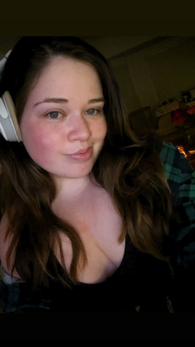 RubyInPixels's tweet image. Giddy up, more rosewater tonight twitch.tv/rubyinpixels 🤠