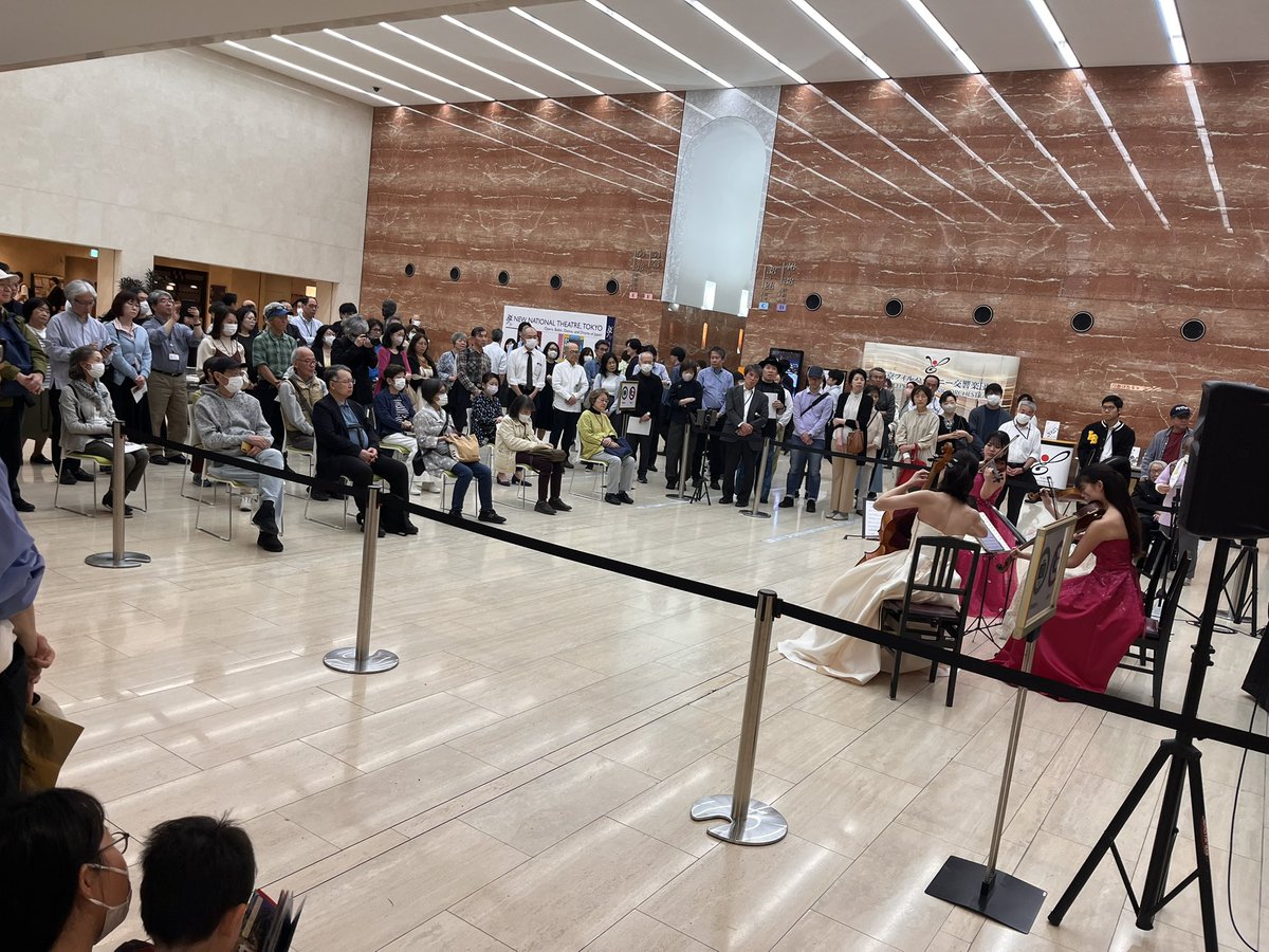 TOC_machicla's tweet photo. ヴィヴァルディ・ハイドン・ベートーヴェンと異なる作曲家の演奏を贅沢に楽しめた20分🎻に会場にいらしたお客様から大きな拍手が贈られました👏アンコールもあり大盛況の本番でした🌸
息の合ったアンサンブルは、この後15:00/17:45からもお楽しみいただけます。ぜひ会場へ足をお運びください♪ https://t.co/Fd0bCizsPK