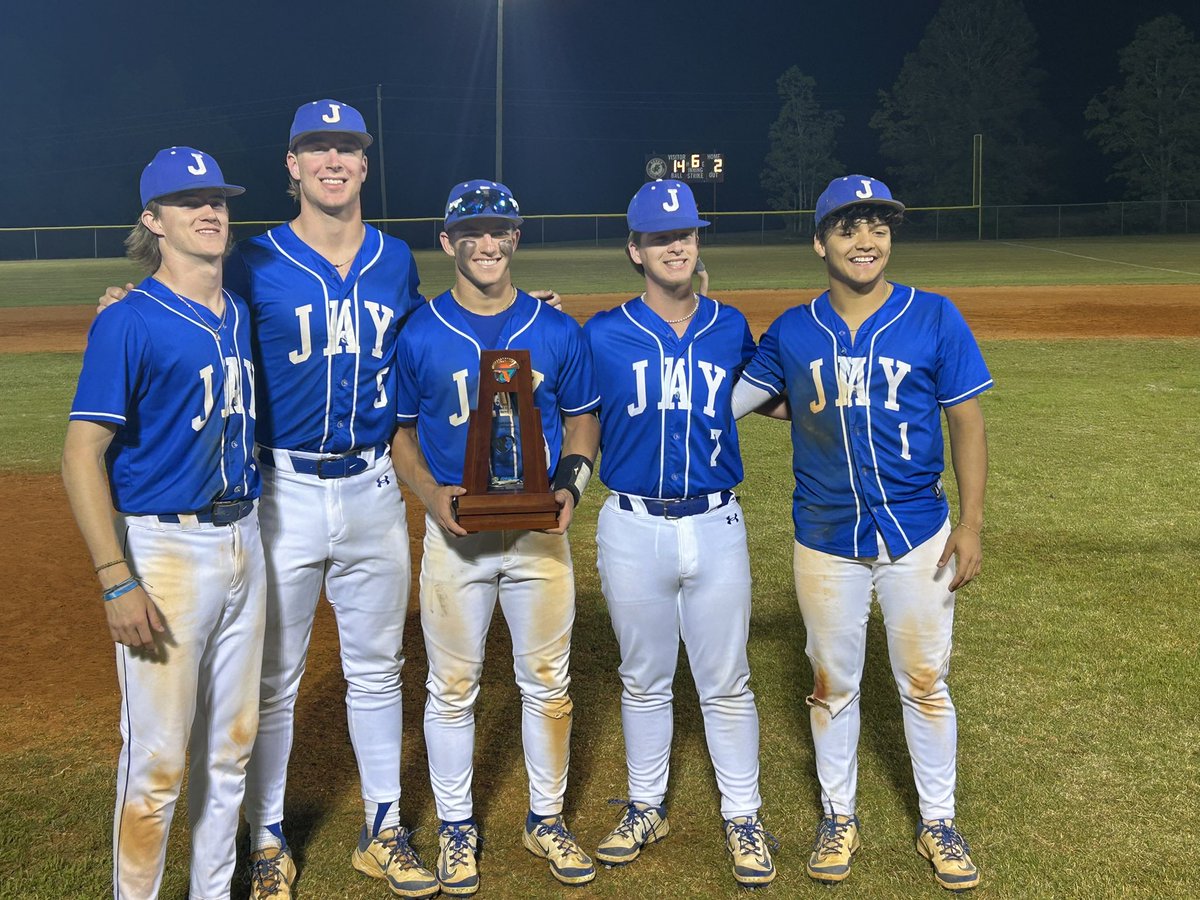GraysonShehan's tweet image. Back to Back District Champs!! @_morrishayden and @jax_lowery08 shoved tonight and our bats were hungry with the 14-2 win over Central HS (#5 team in the state)!! Regionals next week! Let’s keep it rolling. Go Royals!!