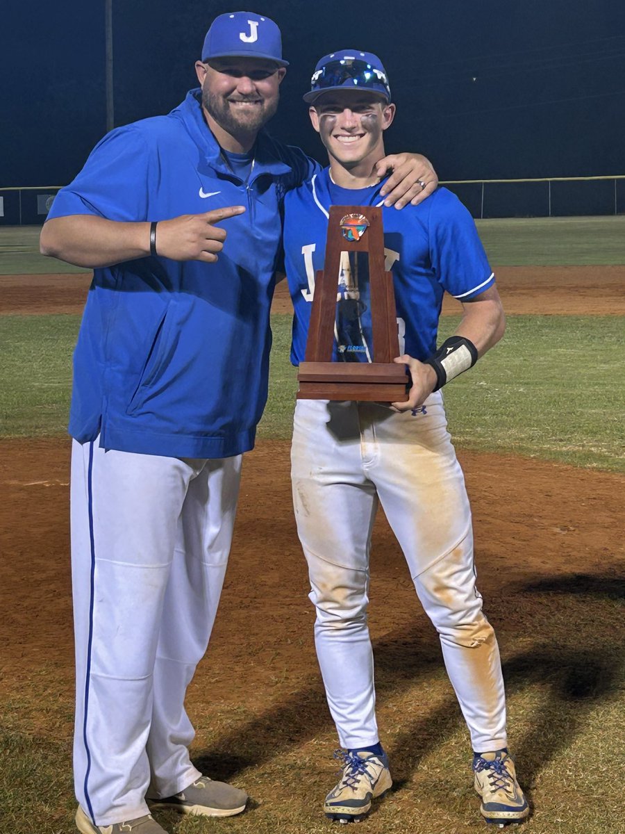 GraysonShehan's tweet image. Back to Back District Champs!! @_morrishayden and @jax_lowery08 shoved tonight and our bats were hungry with the 14-2 win over Central HS (#5 team in the state)!! Regionals next week! Let’s keep it rolling. Go Royals!!