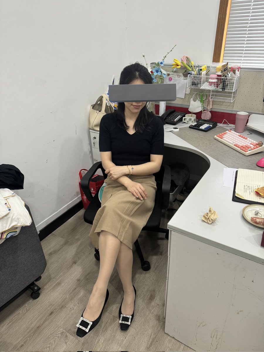来自体制内的兄弟叫帮忙分享老婆，他有绿帽这方面想法但是不敢和他老婆说，怎么样？体制内人妻有人喜欢吗？ https://t.co/hKcZ31N7V7