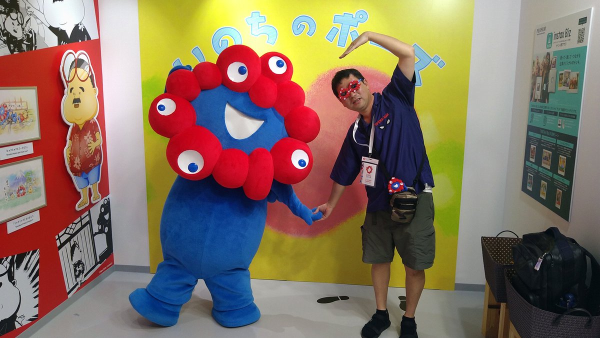 ミャクミャクと命のポーズで、ハイチーズ❤️🤣 ミャクミャクハウスは
