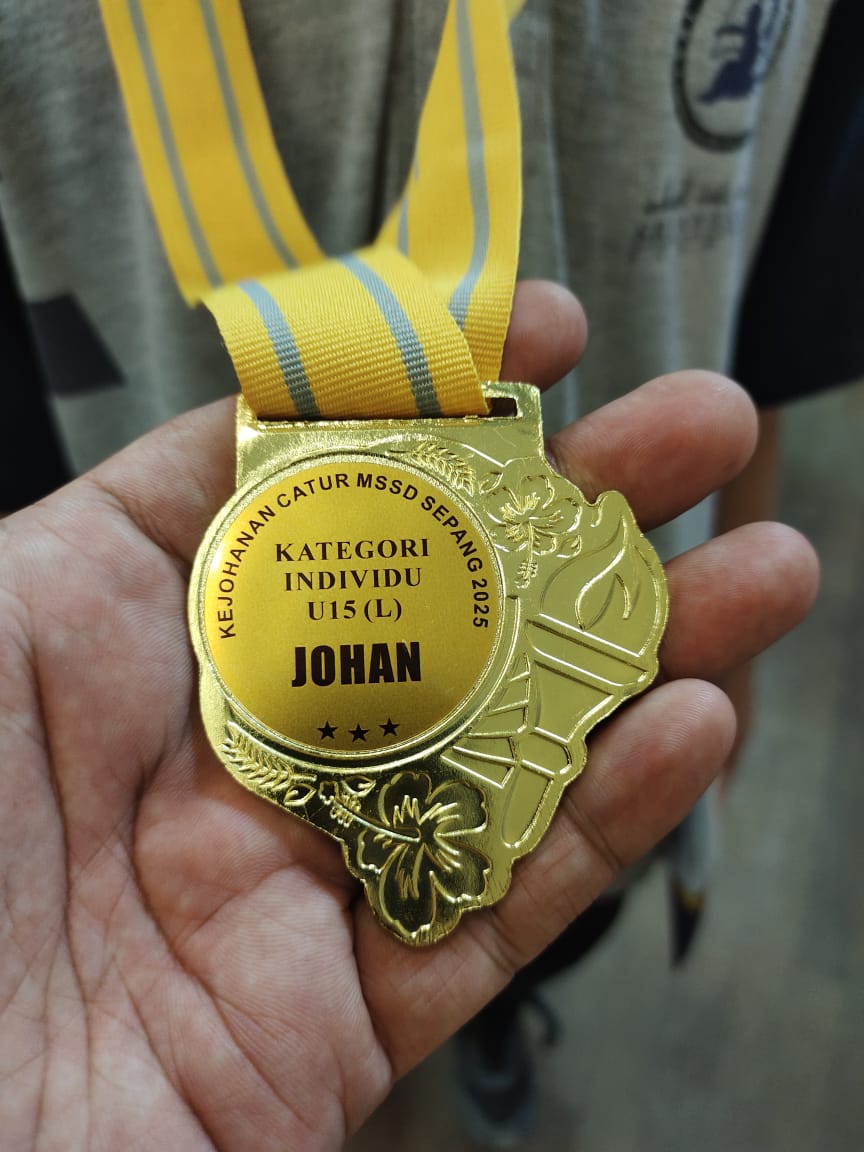 SriAyeshaNews's tweet image. Big congratulations to Muhammad Arman Hazli, Grade 7 of Dar-Iftah, for winning GOLD in the MSSD (L15) Chess Competition! 🏅 Your brilliance shines bright, proudly representing Sri Ayesha #ChessChamp #MSSD