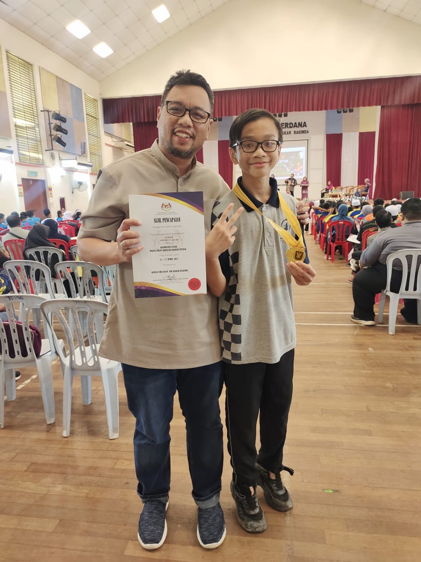 SriAyeshaNews's tweet image. Big congratulations to Muhammad Arman Hazli, Grade 7 of Dar-Iftah, for winning GOLD in the MSSD (L15) Chess Competition! 🏅 Your brilliance shines bright, proudly representing Sri Ayesha #ChessChamp #MSSD