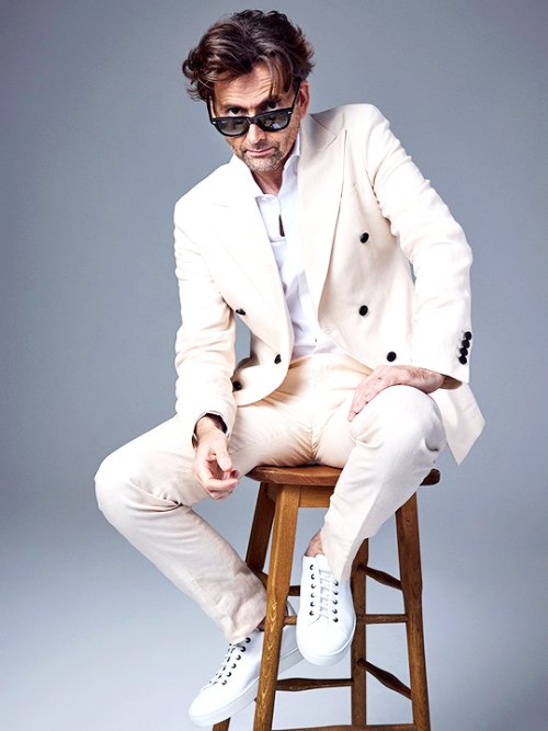 Congratulations!

Your timeline has been blessed by *this* David Tennant!

Pass 🔥 it  🔥 on 🔥 !