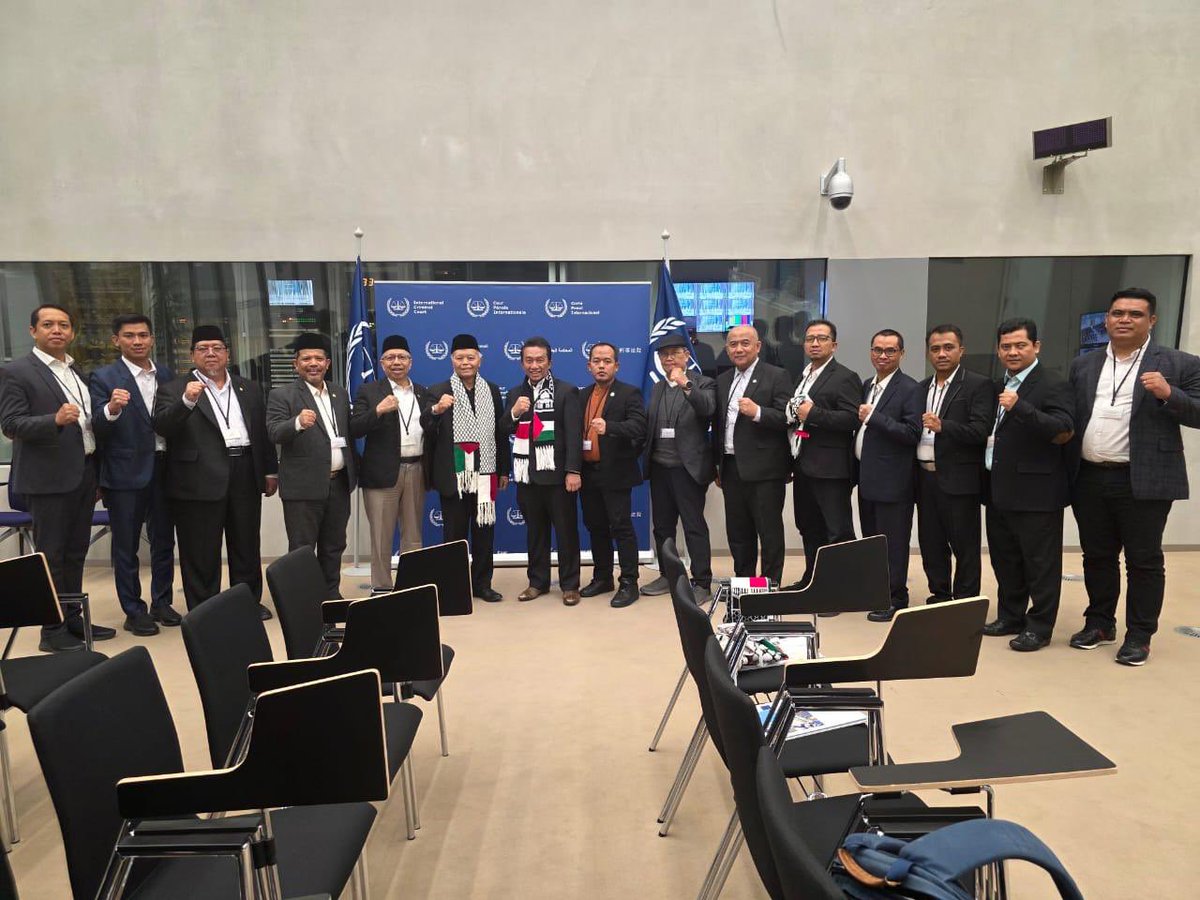 Delegasi Fraksi PKS di Markas ICC: Dukung Penangkapan Netanyahu, Serukan Keadilan untuk Palestina💪🏻🇵🇸

Delegasi Fraksi PKS DPR/MPR RI yang dipimpin oleh Ketua Fraksi PKS MPR RI, Ir. Tifatul Sembiring menyampaikan aspirasi rakyat Indonesia kepada Mahkamah Pidana Internasional