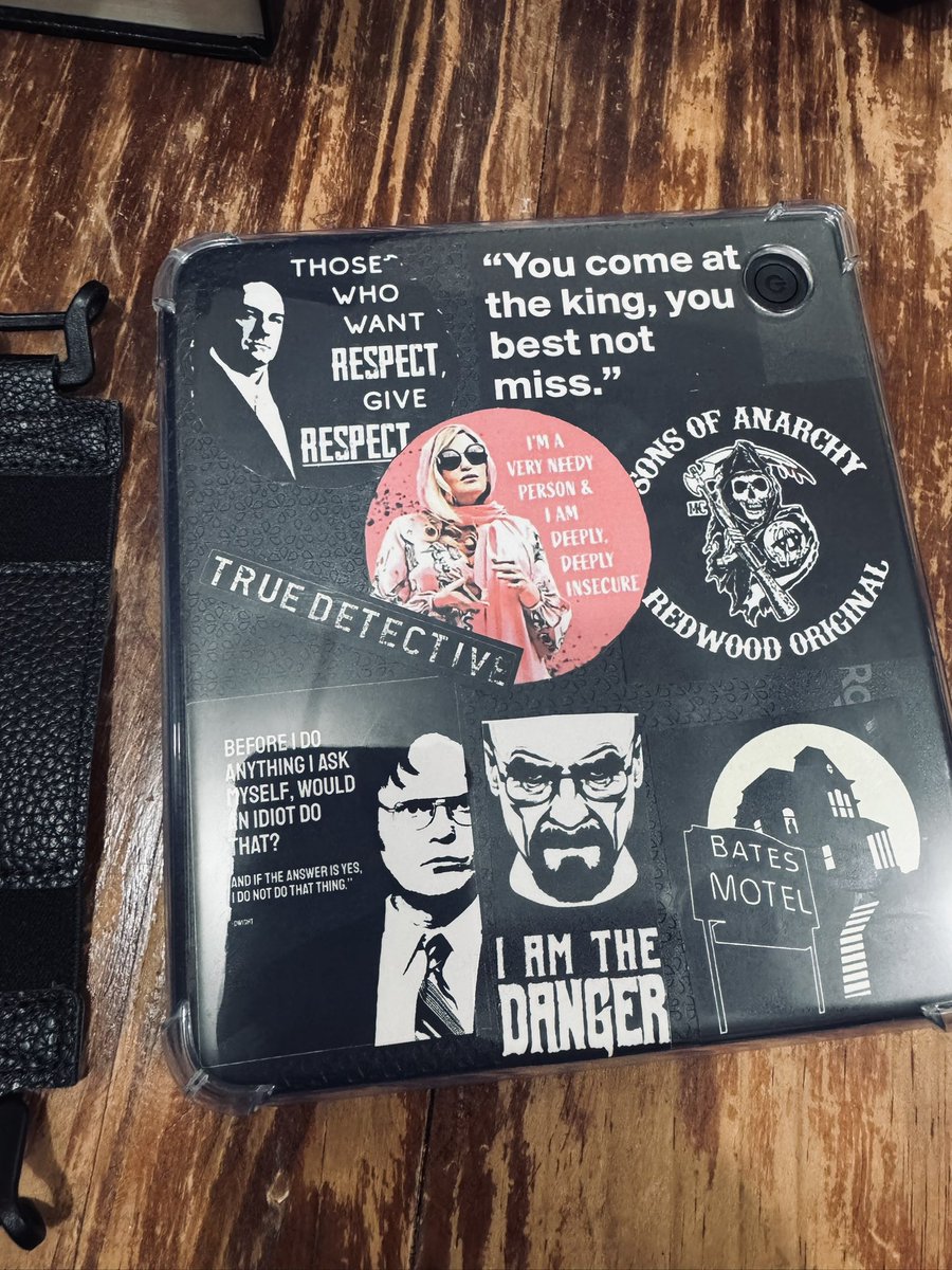 mars_mx_'s tweet photo. Decorando la Kobo libra 👀👌🏼
#TheSoprano #Sonsofanarchy #TheWhiteLotus #thewire #theoffice https://t.co/pvmBEERN3d