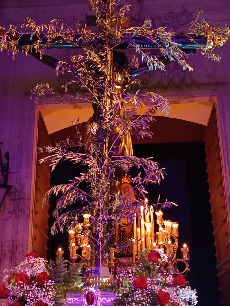 Almería.

Escucha y <a href="/Soledad_almeria/">Hermandad Soledad</a>