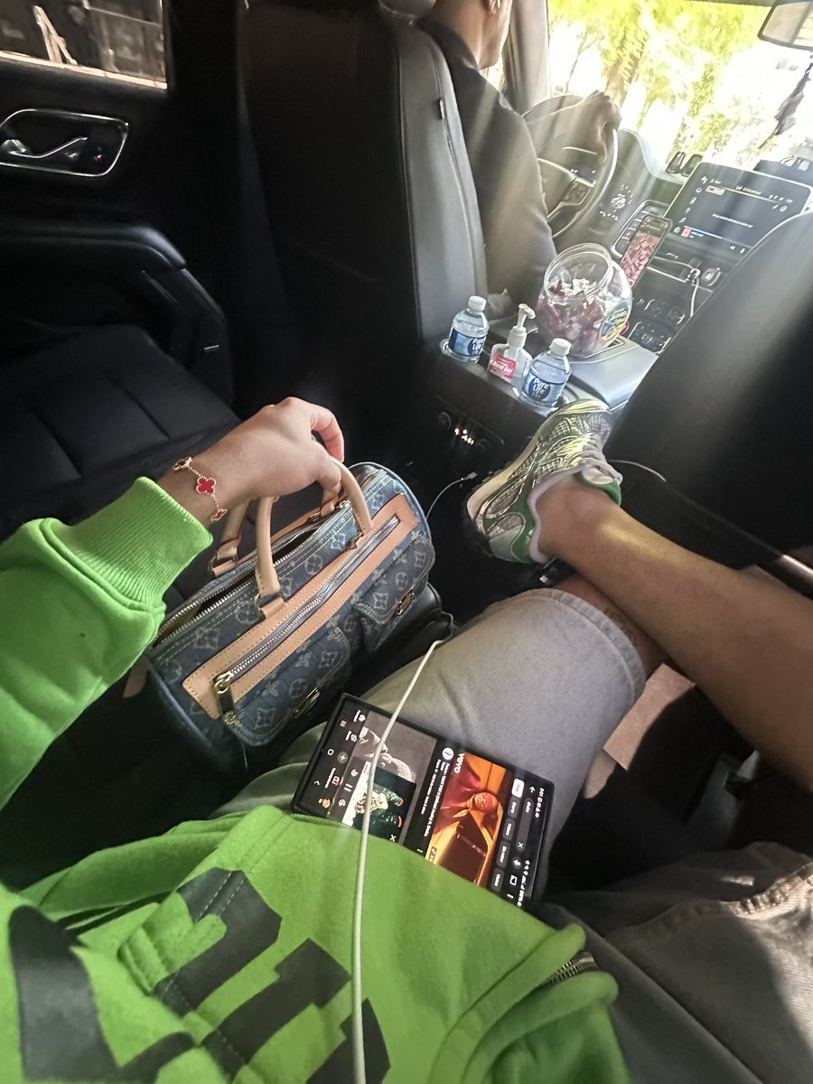 Would i be wrong to post my old shii🥱😌??