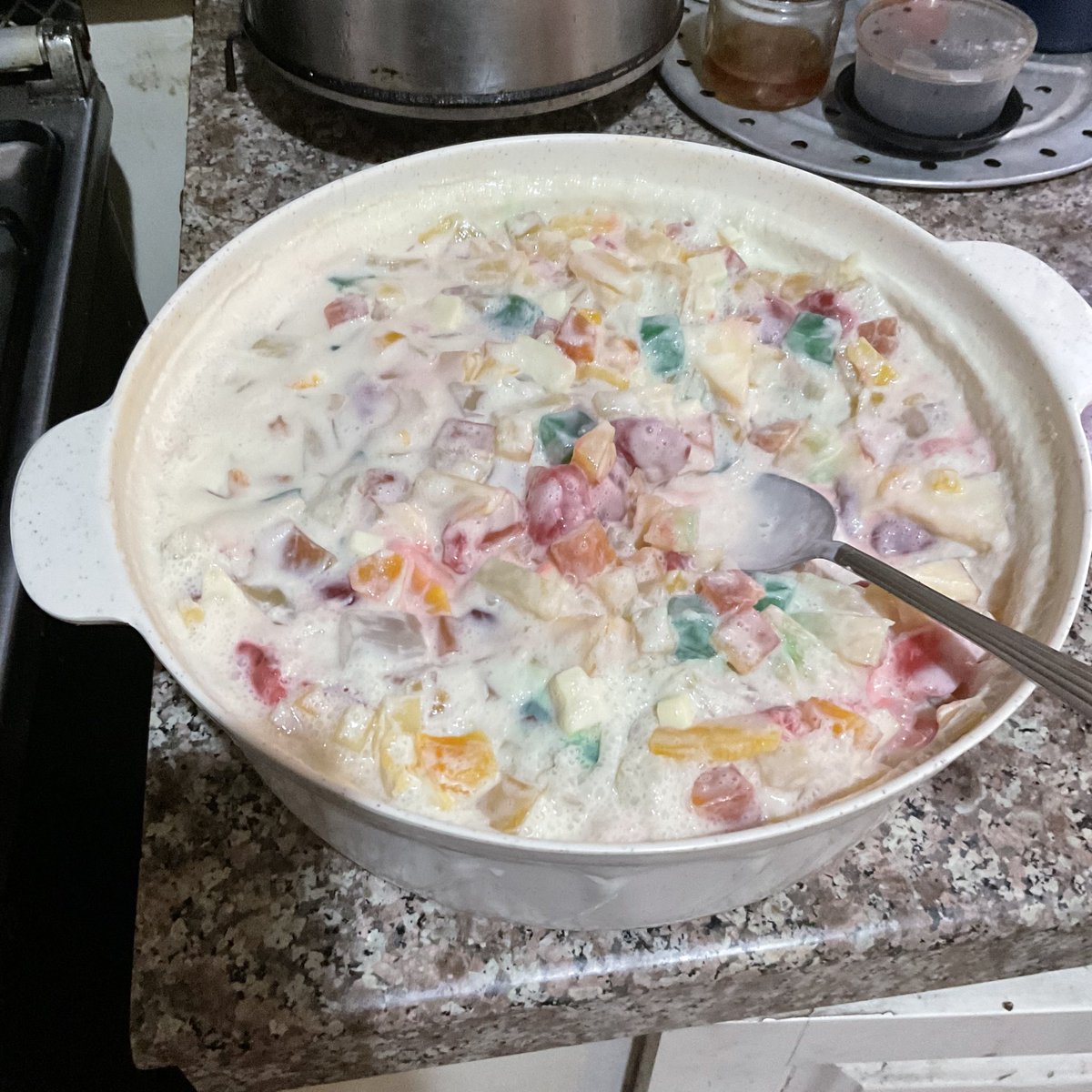 Dadsdaweyitis's tweet photo. Bakit kami may fruit salad ngayong good friday,,, ang saya naman yata namin na dedz na si Lord?? #demonyo https://t.co/s3JFerMIGq