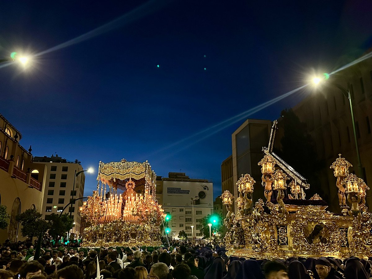 ElPenitente's tweet photo. 🟣 MÁLAGA
🕒 6:59

Comienzan a aparecer las primeras luces del día y María Stma. de la Esperanza Coronada llega frente al Nazareno del Paso. @pasoyesperanza 

#CofradiasMLG #ElPenitente25 https://t.co/h28QkgrY06