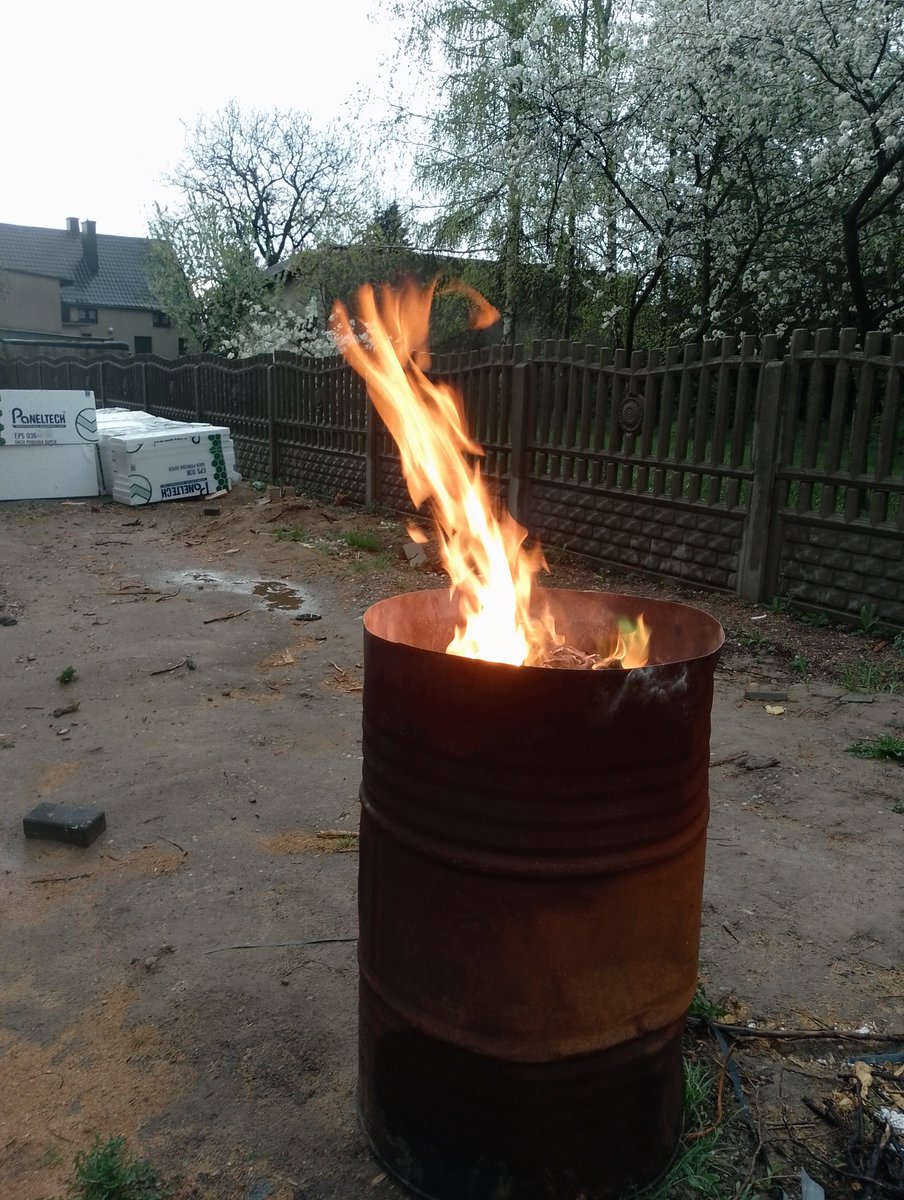 Ekologia pełnym wyrazem twarzy. Witamy w wielki piątek.
"Weekendu początek".