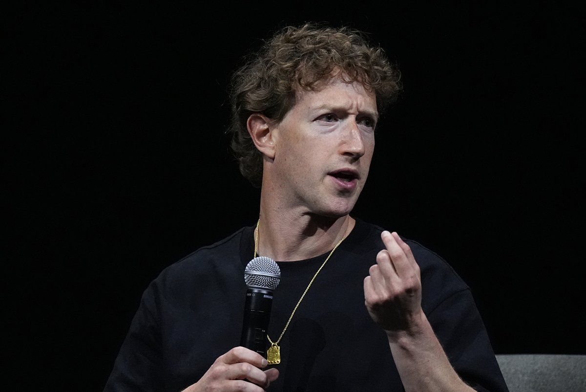 Sandfort_'s tweet image. The guy who said Facebook is not suppressing free speech announces Facebook will stop suppressing free speech..