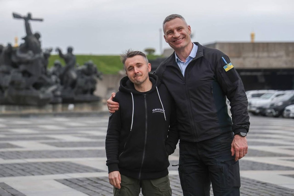 Доброго ранку!
(Я з другом. Не геї)