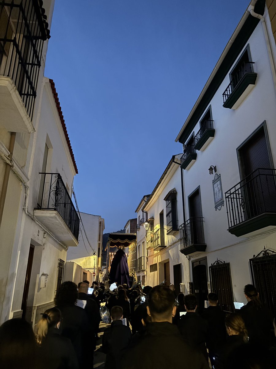 Madrugá ✝️

Suena “Nuestro Padre Jesús” en calle Antonio Machado. 

#BMMDoñaMencía #SuenaLaBDM #SSanta25