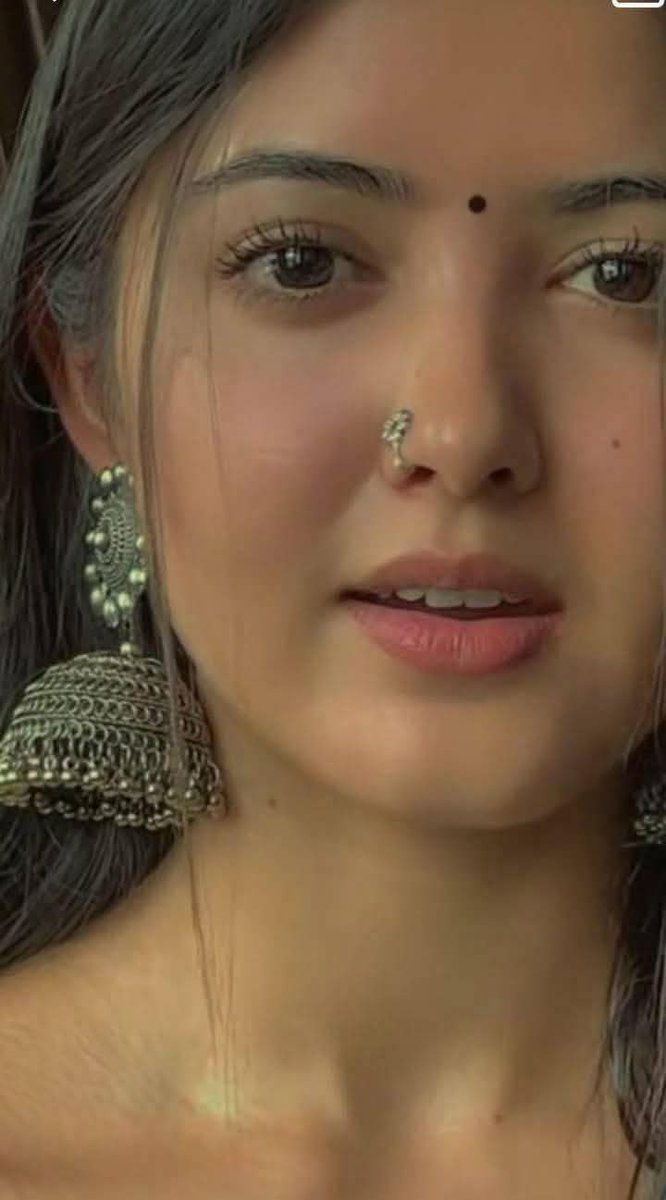 تیری مرضی ہے یہ اچھی بات نہیں ہے 
تیرے ہوتے ہوئے بھی ہم تجھی کو ترسیں
#قومی_زبان