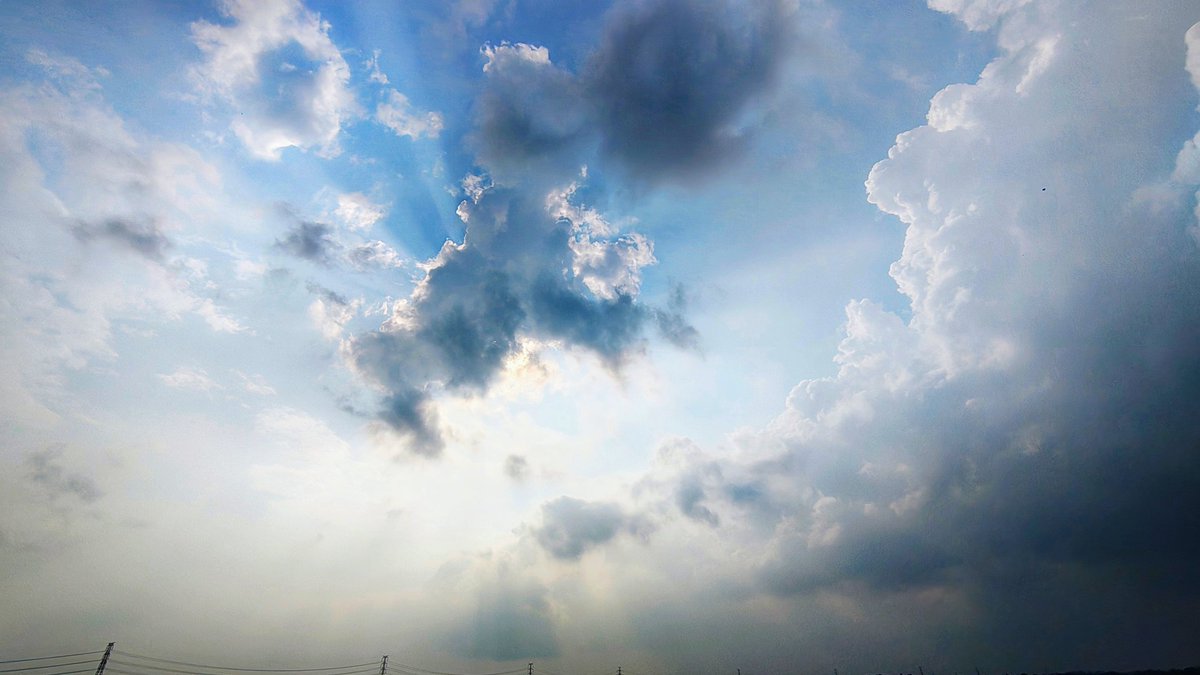 ydebashish's tweet image. যদি কখনো খুব বেশি মন খারাপ হয়, তাহলে মন ভালো করার জন্য বিশাল সমুদ্রকোলে যেতে হবে না, কোন এক সবুজে ঘেরা প্রকৃতির কাছে গিয়ে একা একা বসে থাকো কিচ্ছুক্ষণ, দেখবে সবুজ প্রকৃতি এক নিমিষেই তোমার মন ভালো করে দেয়ার ক্ষমতা রাখে।

#photos #streetphotography #Awesome #moments