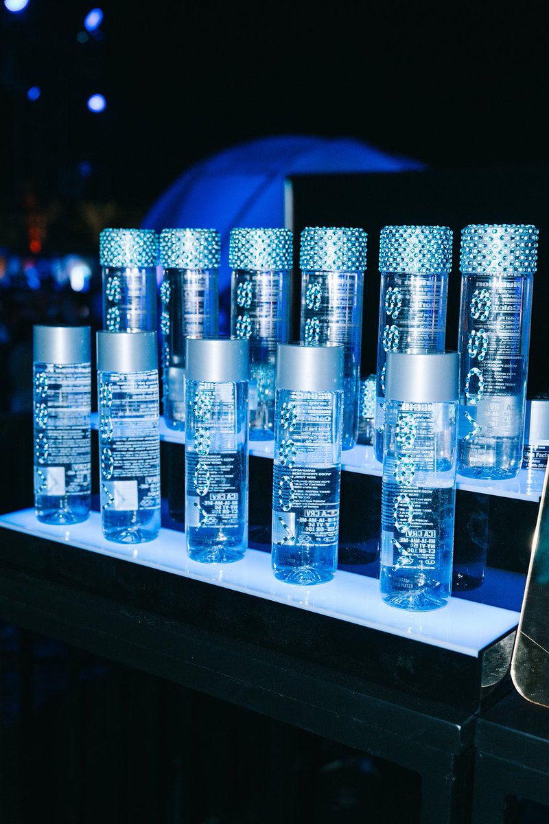 Voss Water tweet media