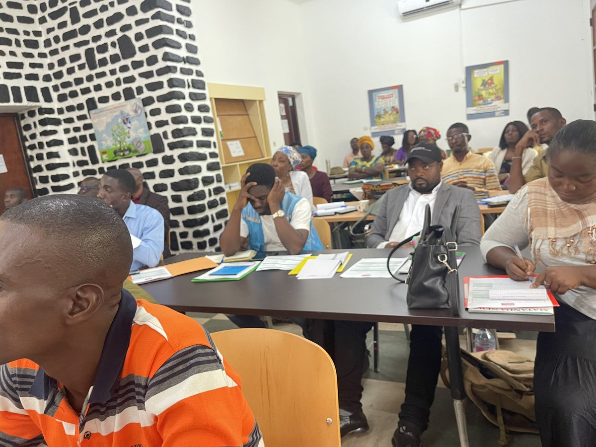 Day 1 of the #FESGreenConference in Yaoundé wraps up!
JVE Cameroon joins key actors to discuss Cameroon’s environmental challenges, mining impacts, and disaster risks.
Youth must be at the heart of climate solutions!

#JVE_Cameroon #ClimateAction #EnvironmentalJustice #YouthVoice