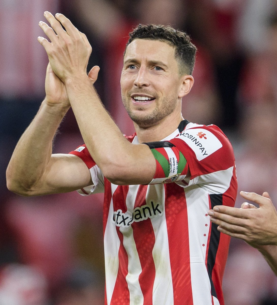 Sancet y Nico son dos diamantes en bruto, pero hablemos de De Marcos:

👉🏻Se convierte en el jugador del Athletic con más partidos en Europa junto a Susaeta (75)

👉🏻Le pone un caramelo a Nico en el segundo

👉🏻Cumplió 36 años el lunes y volverá a Old Trafford

Leyendaza. 🦁