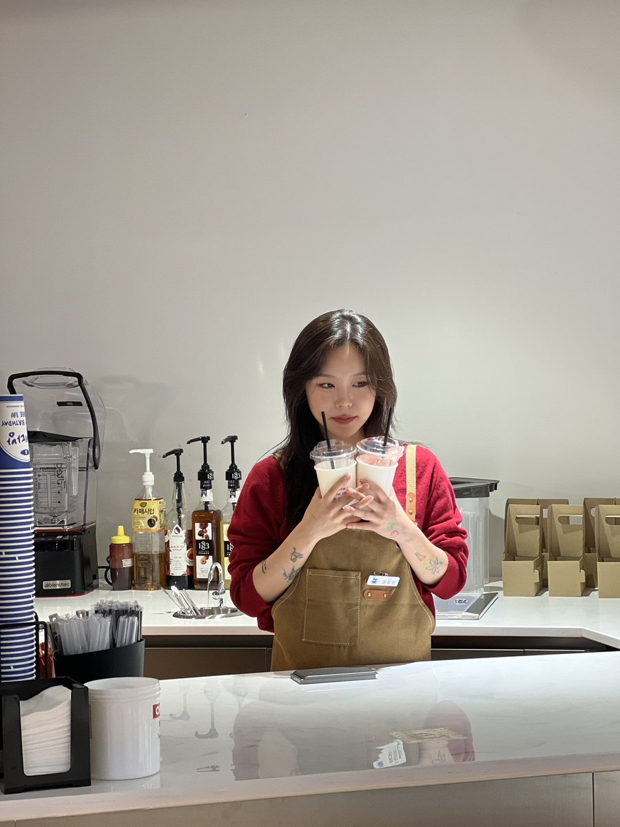 paraglideee's tweet photo. today’s butterfly cafe 😍 https://t.co/Yth2geoa0m