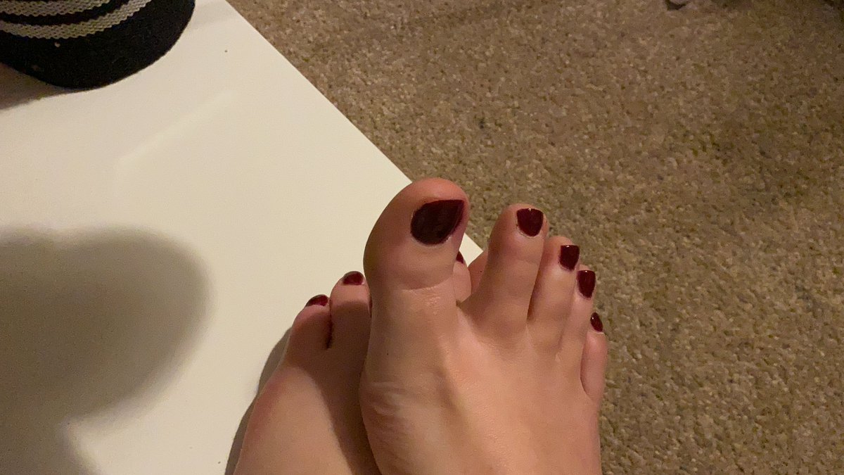 Charlie_J_1991's tweet photo. Approach and I will drain you like you deserve my pet #feetworshi̇p #footfetısh #FindomFeet #findomdrain #goodboy #goodgirl https://t.co/USfOtfUgDX