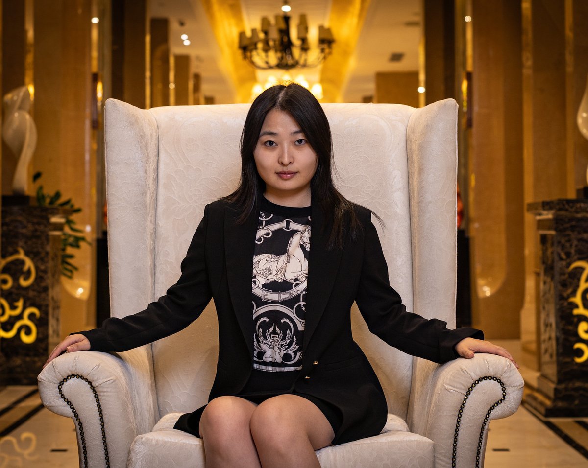 OnTheQueenside's tweet photo. We stan the queen! 🤩🤩🤩
📷: Anna Shtourman
#chess #womeninchess #JuTan https://t.co/1JRhdPF9Ta