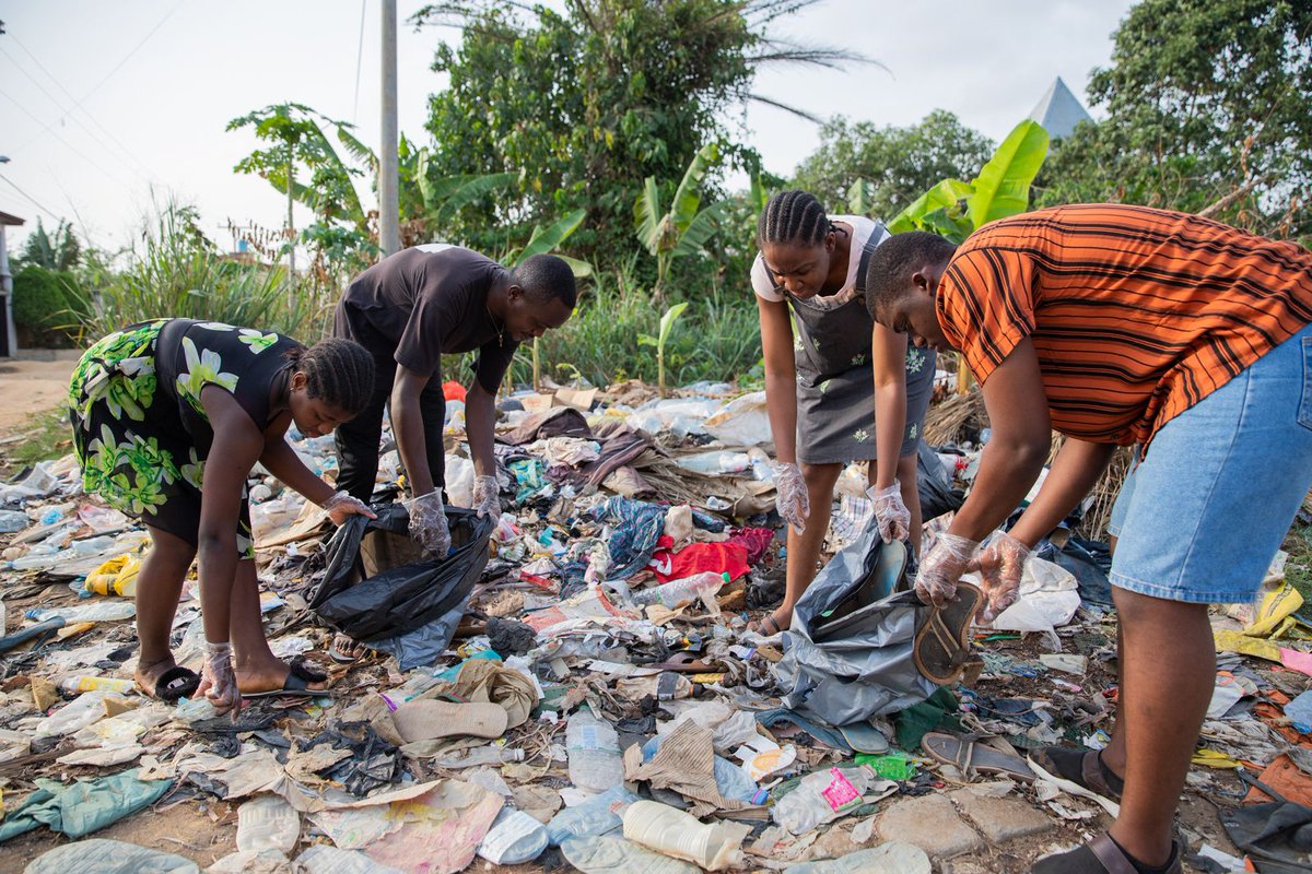 CBiTAfrica's tweet photo. Recyclable. Reusable. Repairable.
These practices power the circular economy—cutting waste, boosting resilience & driving innovation.
Let’s build a sustainable future together. 🌍♻️
#circulareconomy
#SustainableBusiness
#EcoInnovation
#Reusable
#Repairable
#Recyclable https://t.co/HuBzoQsiOV