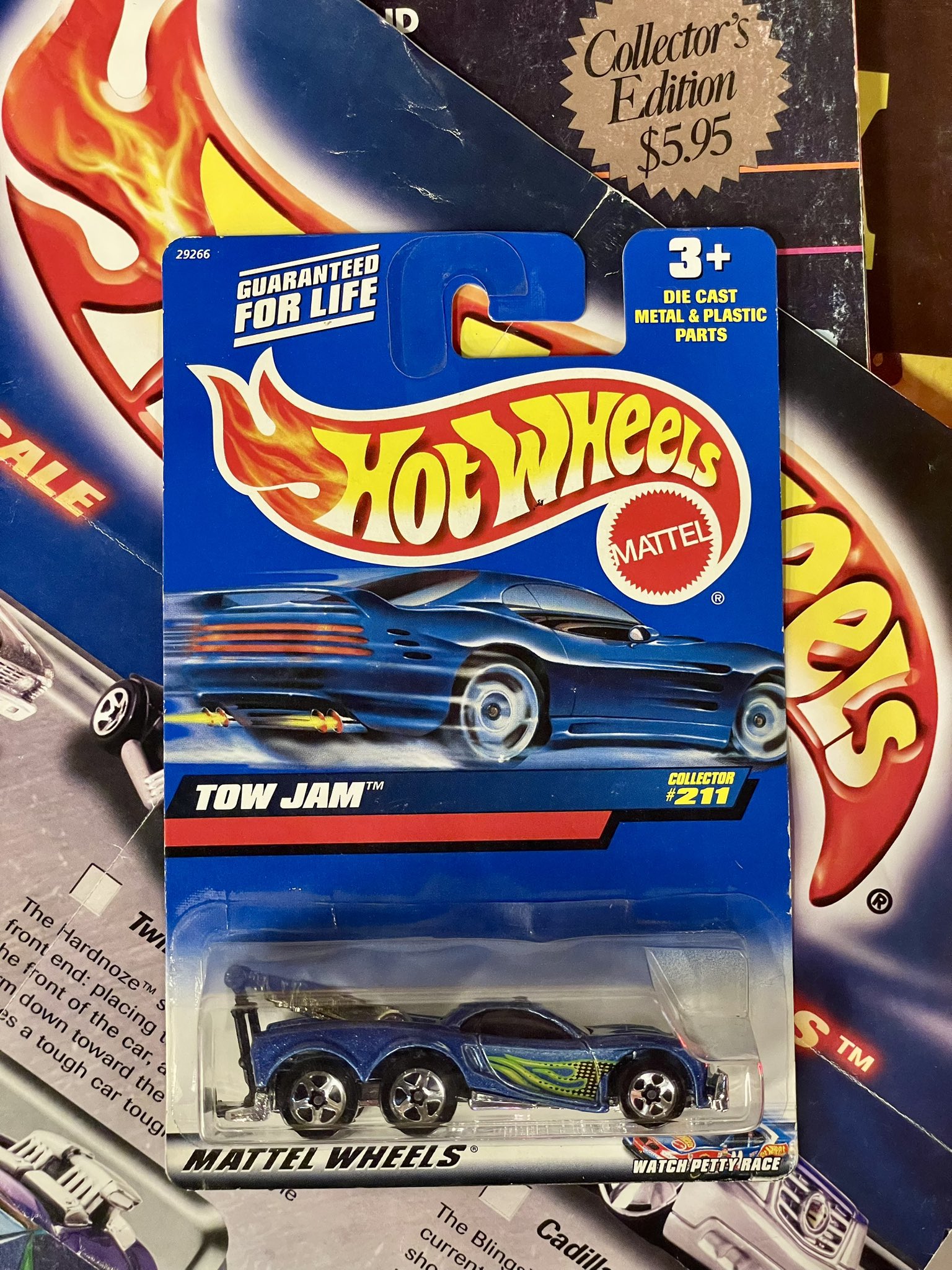 Amazon.com: Hot Wheels Raijin Express, HW Haulers 1/5