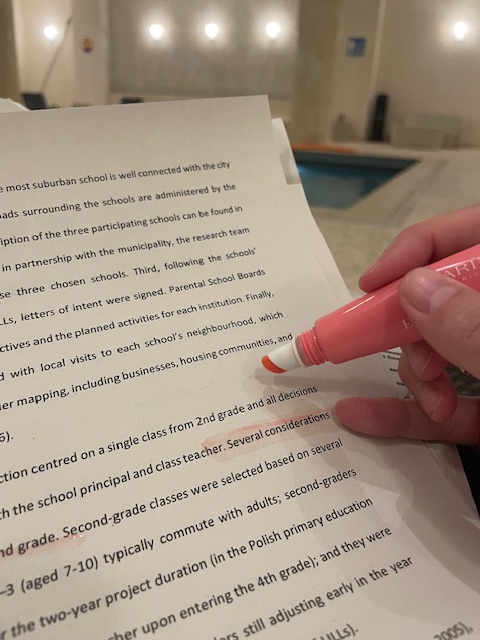 Which mother hasn't worked on paper edits during her child class and used lip gloss because it was the only thing in her purse that could highlight passages that need correction? #econtwitter <a href="/clarinsusa/">Clarins</a>  #lovemyjob