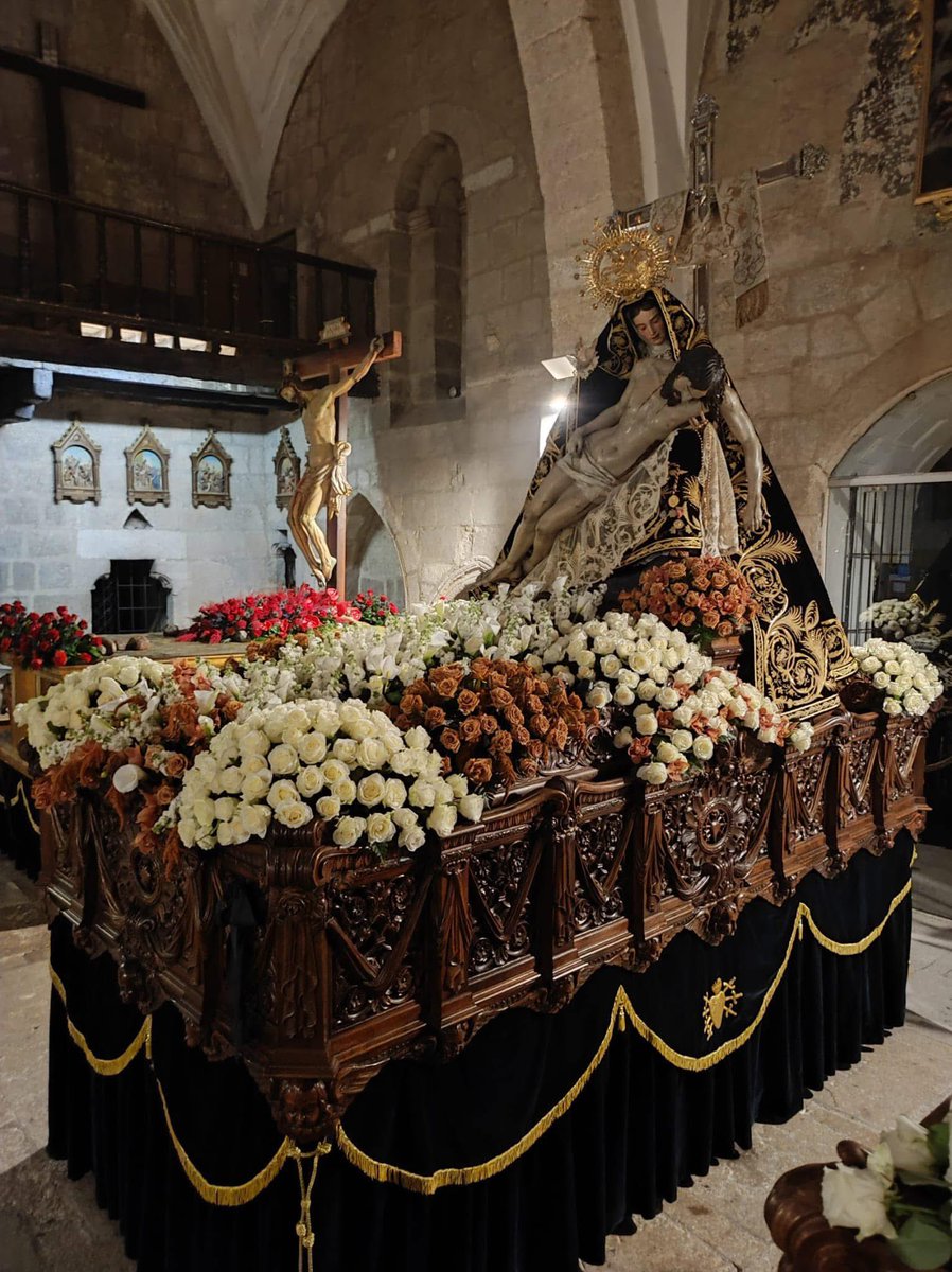 SSdeZamora's tweet photo. La Real Cofradía de Nuestra Madre de las Angustias ya tiene sus 3 imágenes preparados para su desfile de esta noche. Se pueden visitar de 10 a 14 h y de 17 a 20 h. https://t.co/zFsN0VmlbI