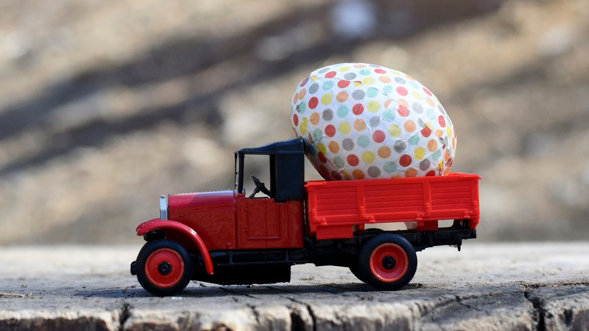 LV_Logistics's tweet photo. 🚚🥚Hereby we wish everyone Happy Easter! Enjoy!✌️

#transport #logistics #global #royal #easter https://t.co/c1hPWYTO5z