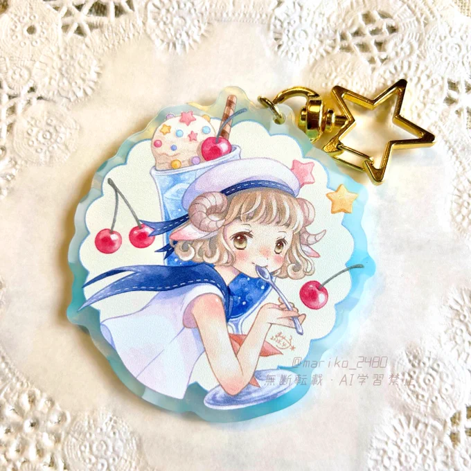 アップ板色が青いので全体の色味がちょっと青みがかって見えてしまいますが、印刷自体はとても綺麗です今まで透明アクリルしか使ったことが無かったので印刷も裏刷りばかりだったけど、やっぱり表刷りの方が印刷綺麗で好きだなぁ… 