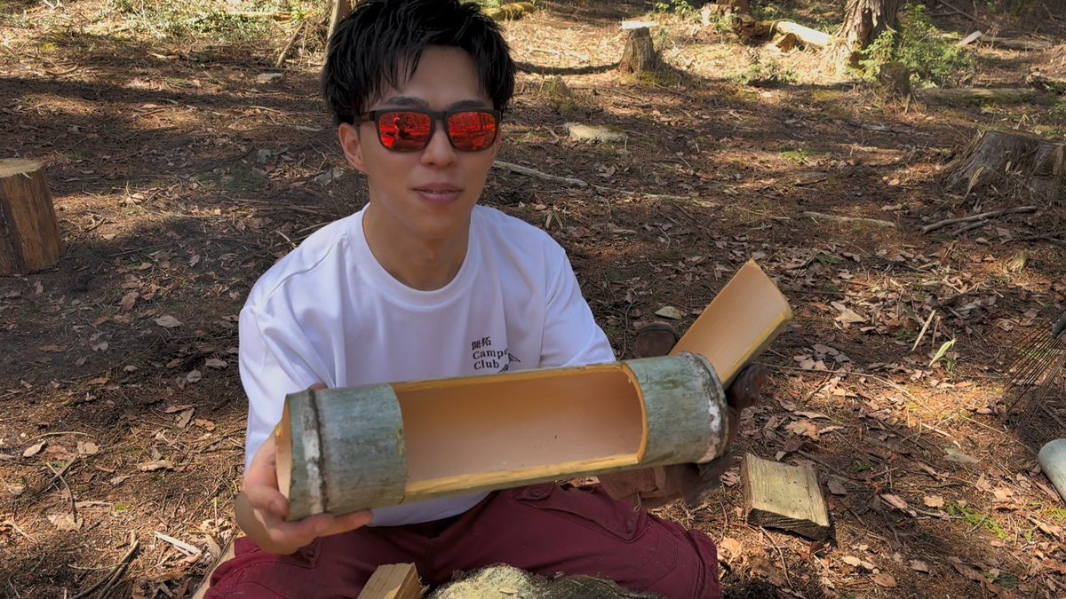 club_campers's tweet photo. 2年ぶりに野営シリーズが復活！その日に伐った竹で飯盒を作って米を炊きます！
刺身も味噌汁も器は全部“竹”。
竹づくしの野営が今、始まる。

【竹キャンプ】竹で米は炊けるのか！器も全部竹で自作！
https://t.co/HUDEQALKWp https://t.co/5FD9OEGIoJ