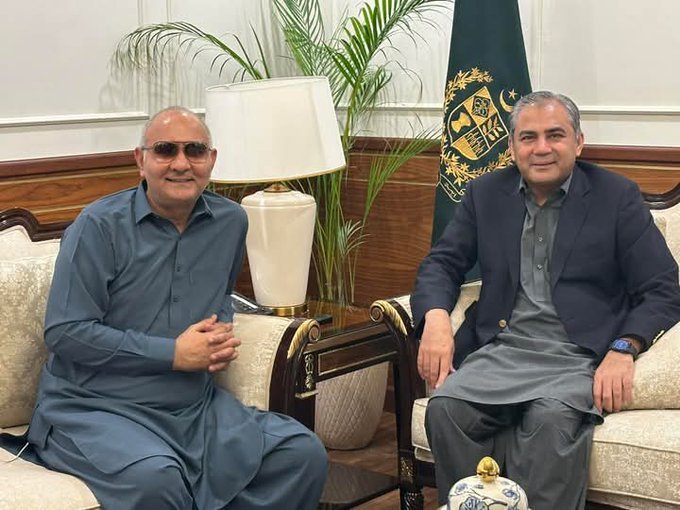 ahmad__bobak's tweet photo. کیا کہنے 

حکمران وقت تیرے کردار پر تھو.
اتنے غلیظ شخص کے ساتھ کیسے کوئی حکمران بیٹھ سکتا ہے https://t.co/AZRZ0k9sLk