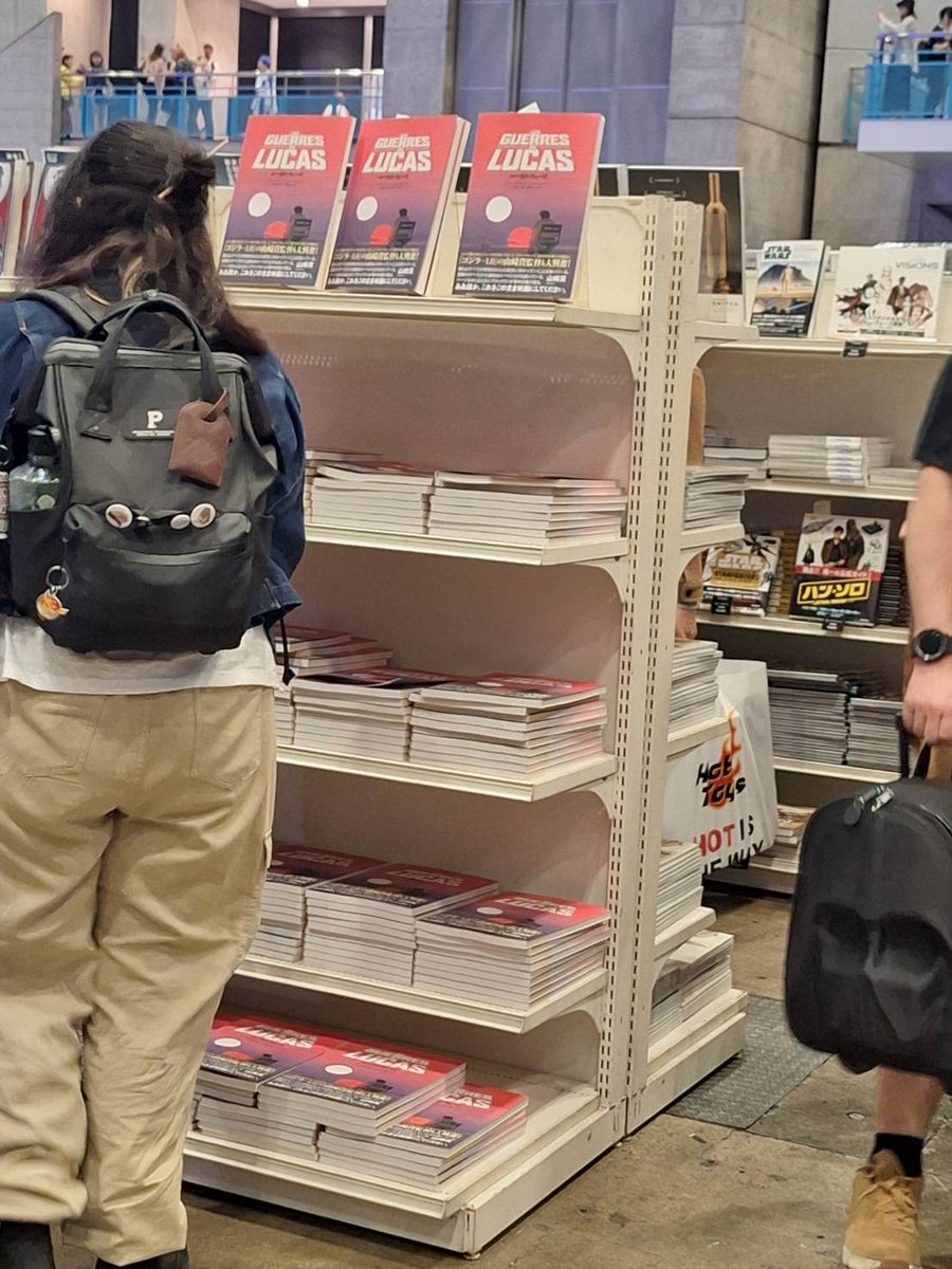 【キネ旬スタッフのつぶやき】
「スター・ウォーズ セレブレーション ジャパン 2025」  

山崎貴監督も大絶賛！
『#ルーカス・ウォーズ』

youtube.com/watch?v=2aqTP8…

会場内HMVブースにて発売中！

購入特典としてオリジナル・アクリルスタンドキーホルダーが１個ついてくる。

#SWC2025 #SWCJ