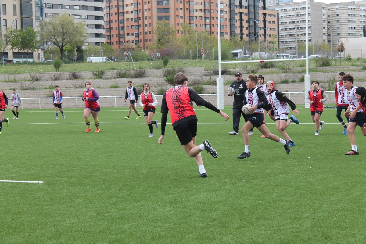 RugbyMadrid's tweet photo. #CampusTecnificaciónFRM TOUJOURS UN PLAISIR 🤝 @StadeToulousain 🇫🇷🏉
Concluye una edición más del CAMPUS STADE TOULOUSAIN ACADEMIE EN MADRID y no podemos estar más contentos con la experiencia
📸ÁLBUM COMPLETO: https://t.co/MJmngSiqHD
#RugbyMadrid #AllezLeStade #NuestroRugby https://t.co/pQQmA3iQhN