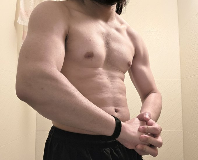 筋トレしてた
原稿に戻ります… 