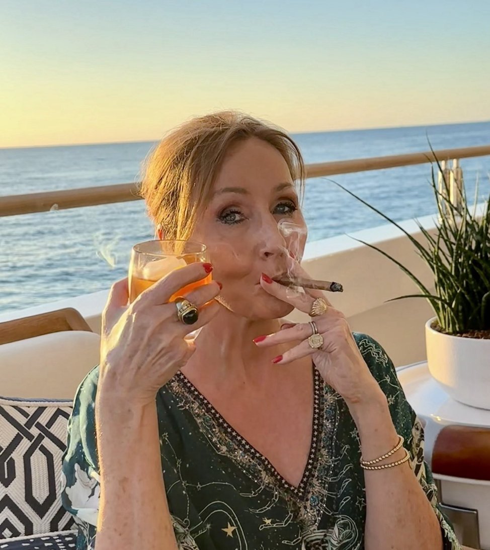 RupertLowe10's tweet image. J.K. Rowling has done more for women than every virtue-signalling 'celebrity' combined, ten times over.

Genuine courage that deserves respect - she certainly has mine.

A proper role model for millions of young women.