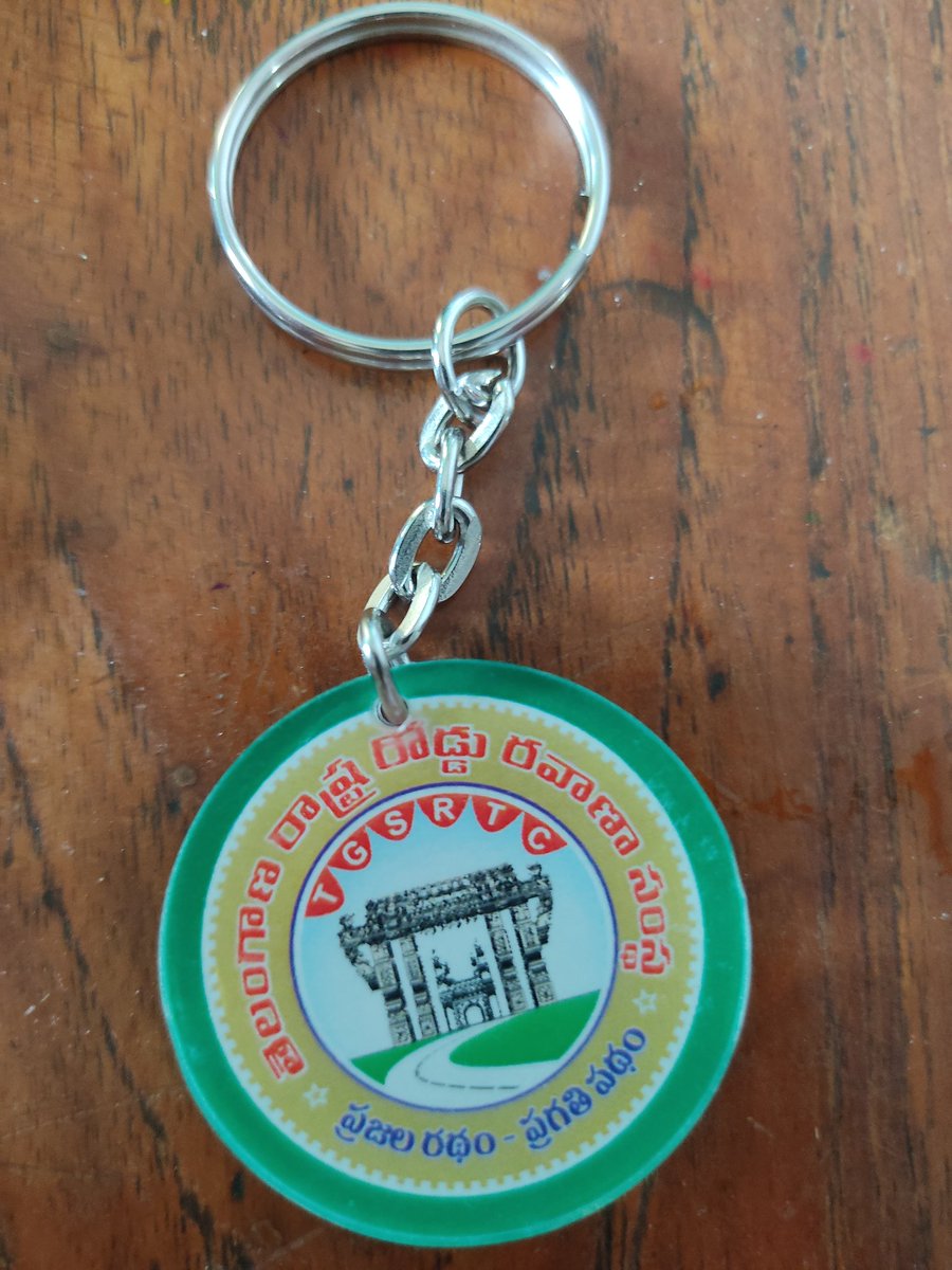 Dm_Jgtl_tgsrtc's tweet photo. Celebrated Courtesy Day at Jagityal Bus Station!
Keychains were distributed and QR code usage was explained to passengers.
Passengers appreciated the initiative and expressed happiness with TGSRTC's service.
#CourtesyDay #TGSRTC #PublicTransport #Jagityalbusstation https://t.co/HkLOUsLN02