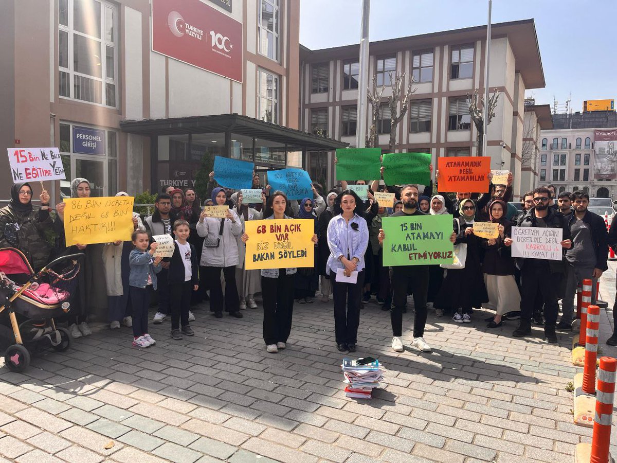 Ek atama mı olur revize mi olur ne olursa olsun öğretmenler olarak hakkımızı bize verin hiç bu kadar haklı olmamıştık
#Ya2024eEkAtamaYaistifa