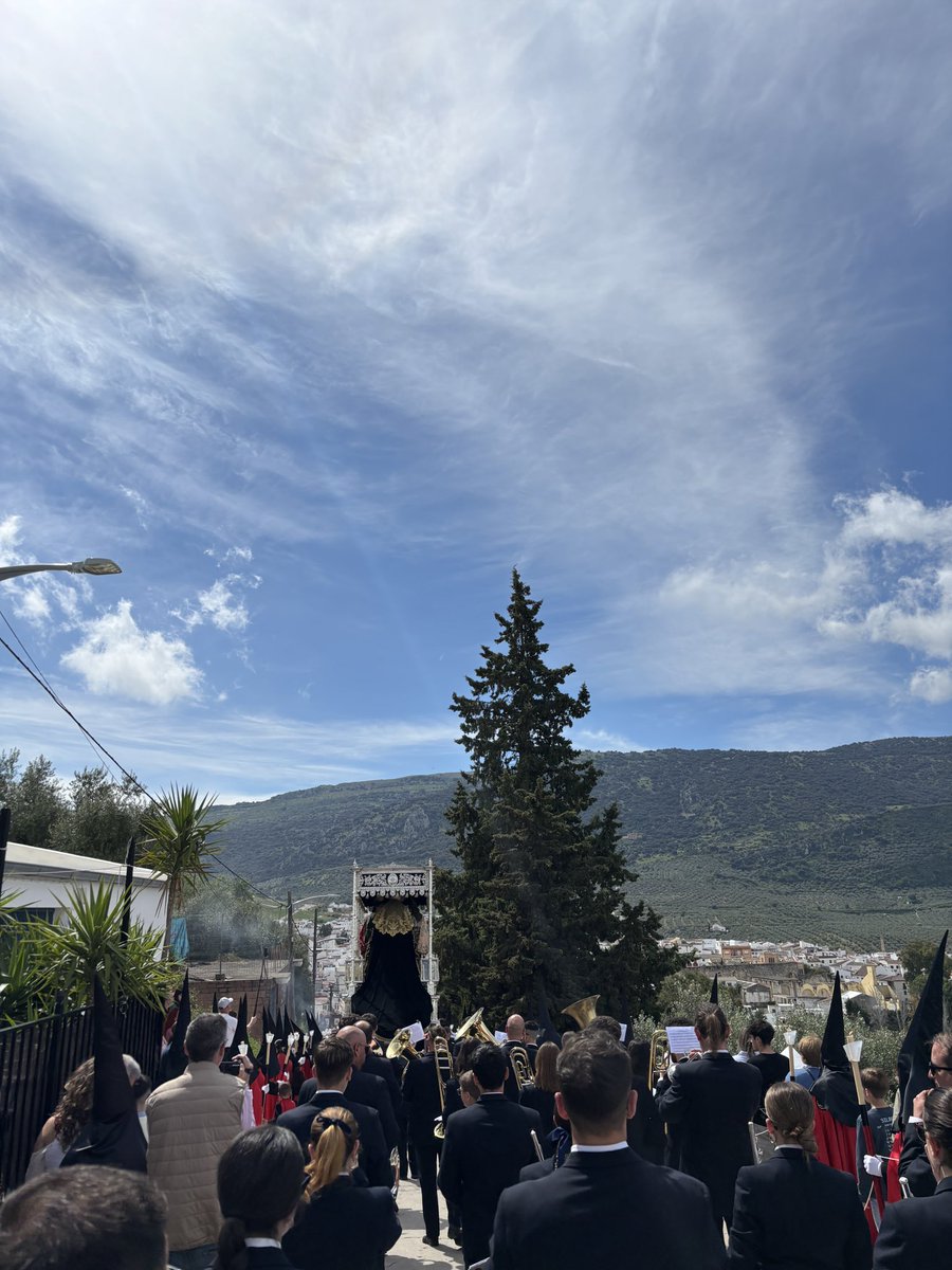 Calvario 🔴

Comenzamos la procesión del #Calvario, acompañando a María Stma. del Mayor Dolor. 
Suena “Camino al Calvario”, estreno de la marcha compuesta por Vicente Carrasco y dedicada a la cofradía del @CalvarDM 

#BMMDoñaMencía #SuenaLaBDM #SSanta25